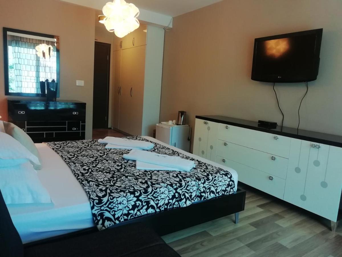Apartments And Rooms Grand Palazzo 부드바 외부 사진